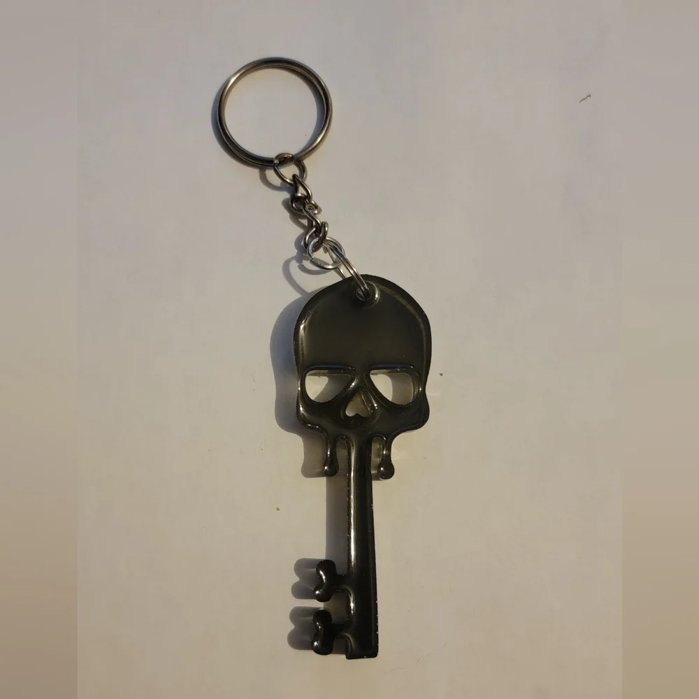 Black Skull Key Keychain
